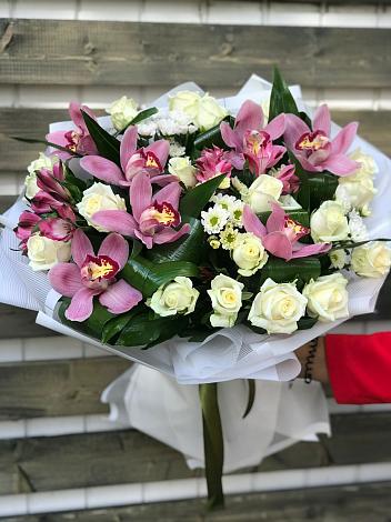Букет цветов из: Розы и Хризантемы в Бокино