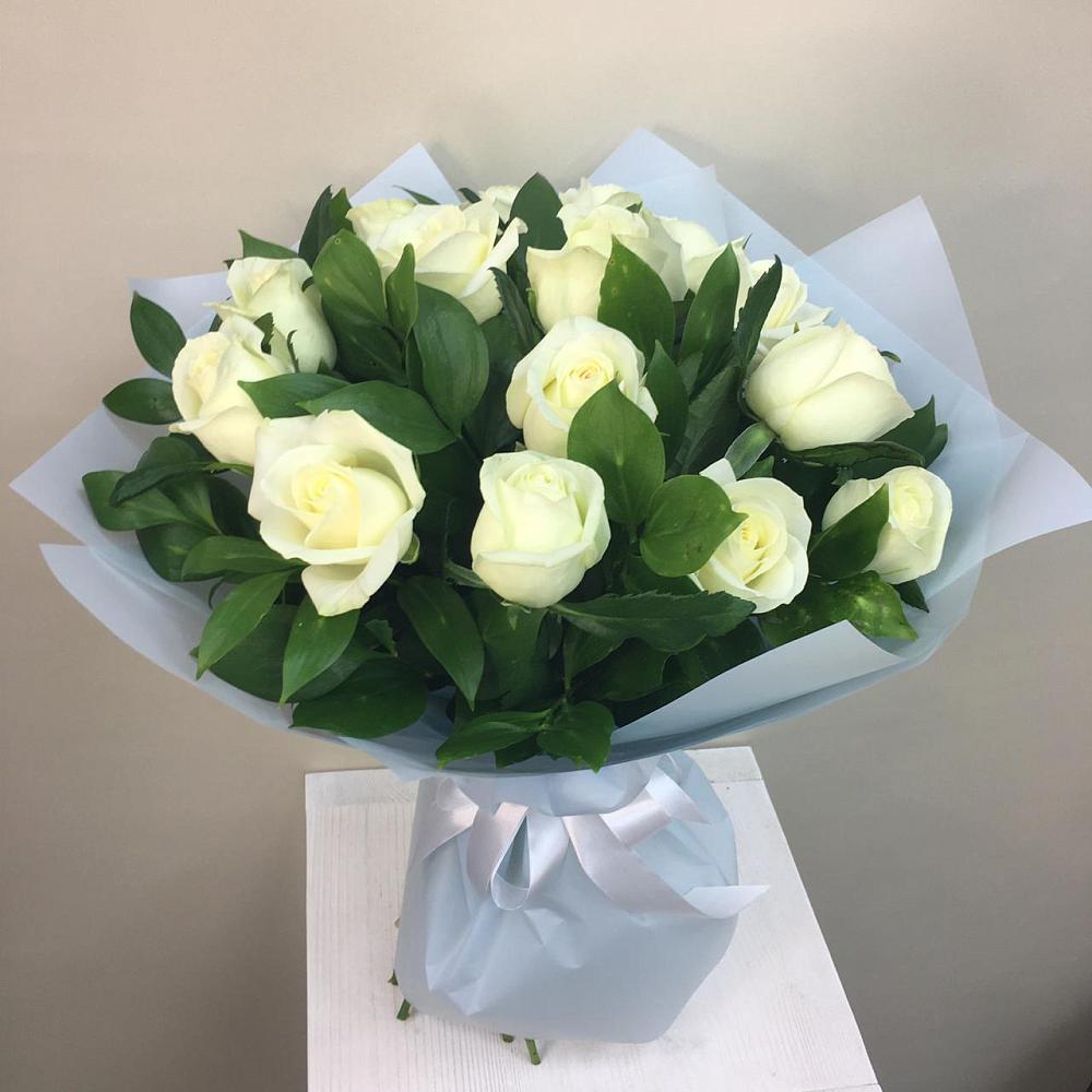 Букет 15 Белых роз Проуд в Бокино