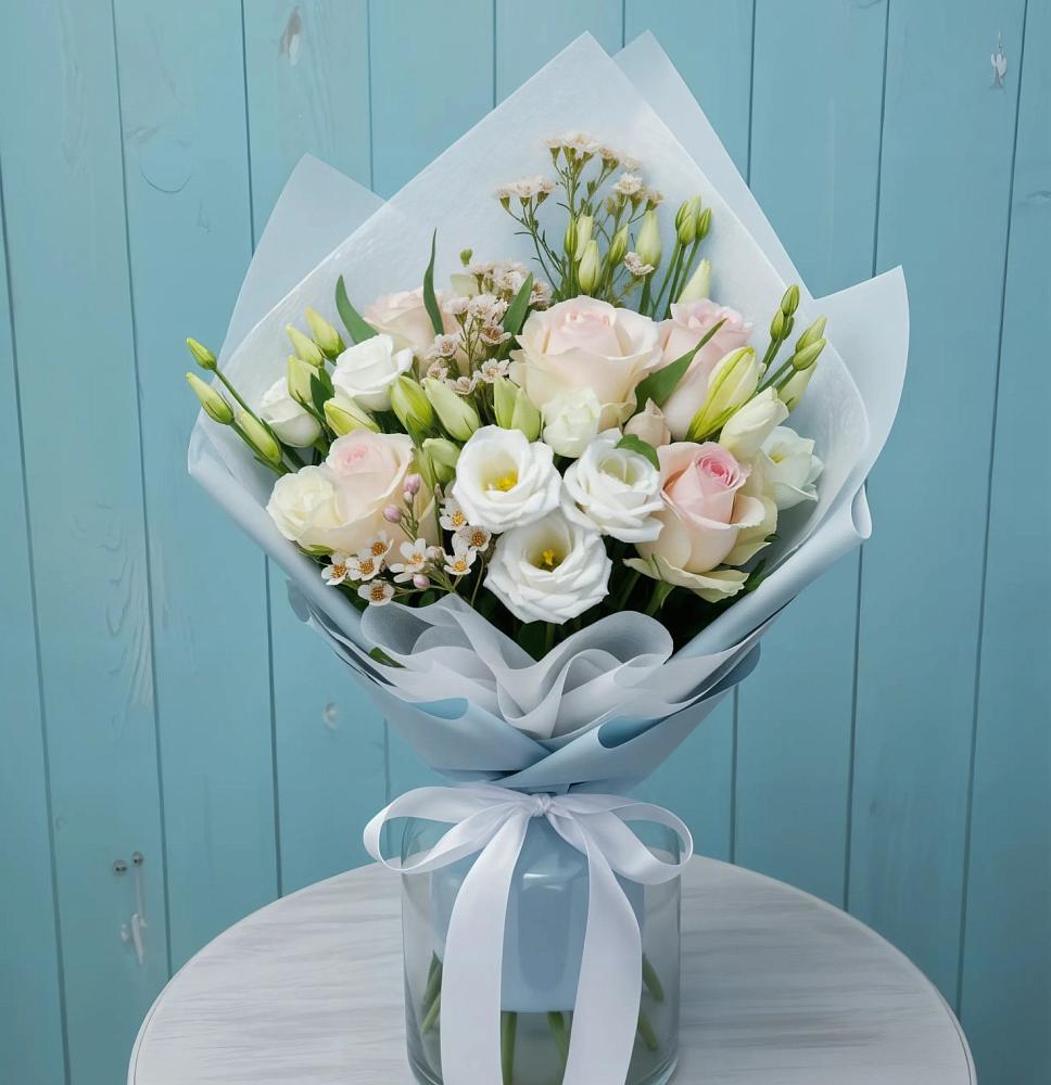 Букет цветов из: Розы и Лизиантусы в Бокино