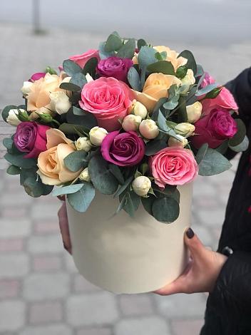 Цветочная композиция из Розы в шляпной коробке в Бокино