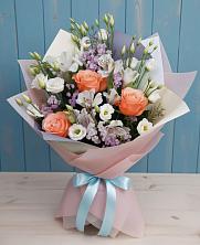 Букет цветов из:  Лизиантусы, Розы, Альстромерии и Гипсофила в Бокино