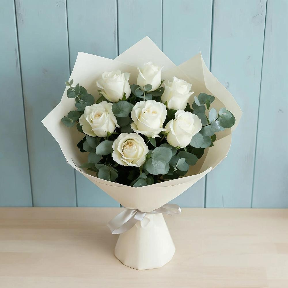 Букет Белые розы в Эвкалипте в Бокино
