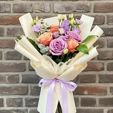 Букет цветов из:  Лизиантусы и Розы в Бокино