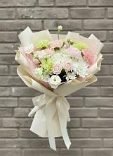 Букет цветов из:  Гвоздики, Розы, Лизиантусы и Хризантемы в Бокино