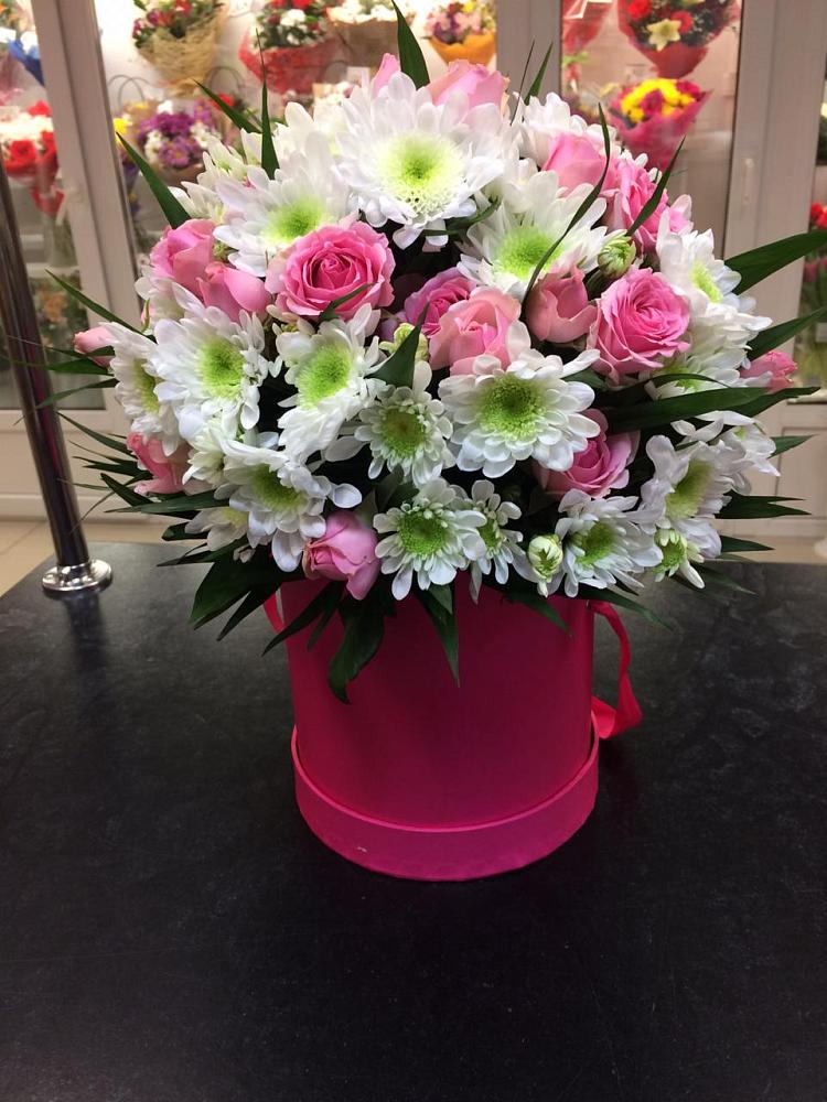 Цветочная композиция из Розы и Хризантемы в шляпной коробке в Бокино