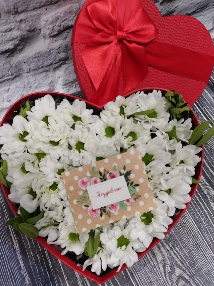 Цветочная композиция из Хризантемы в виде сердца в Бокино