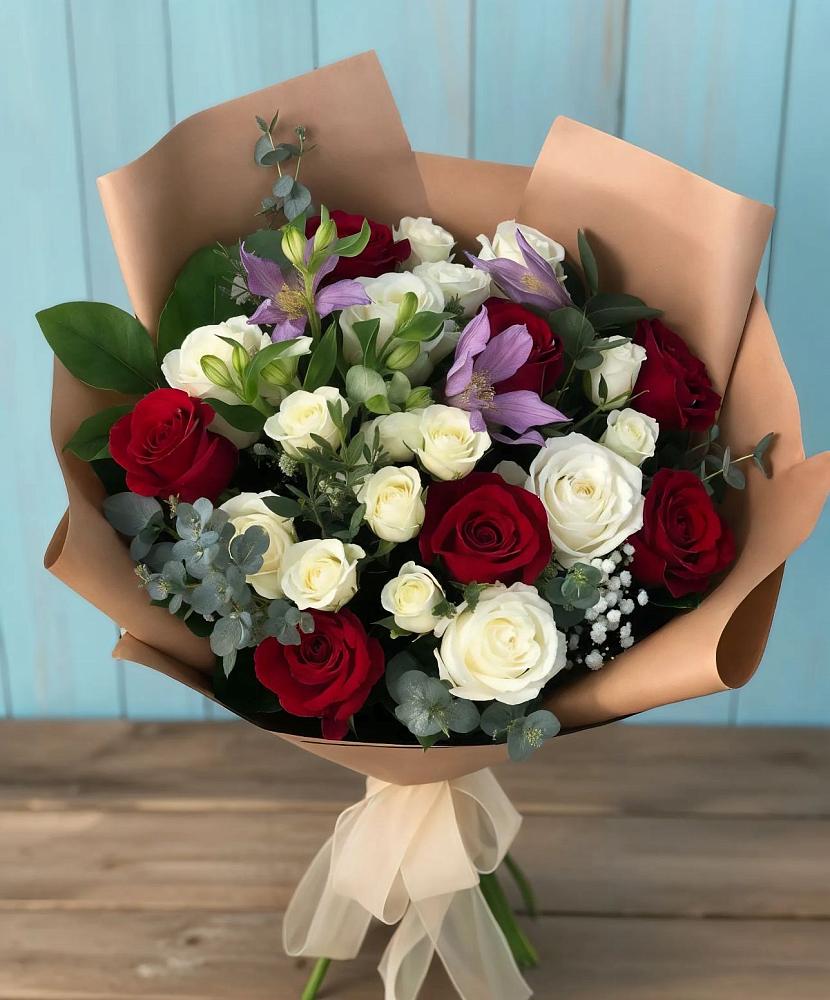 Букет цветов из: Розы и Альстромерии в Бокино