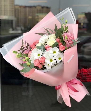 Букет цветов из: Розы, Лизиантусы и Хризантемы в Бокино