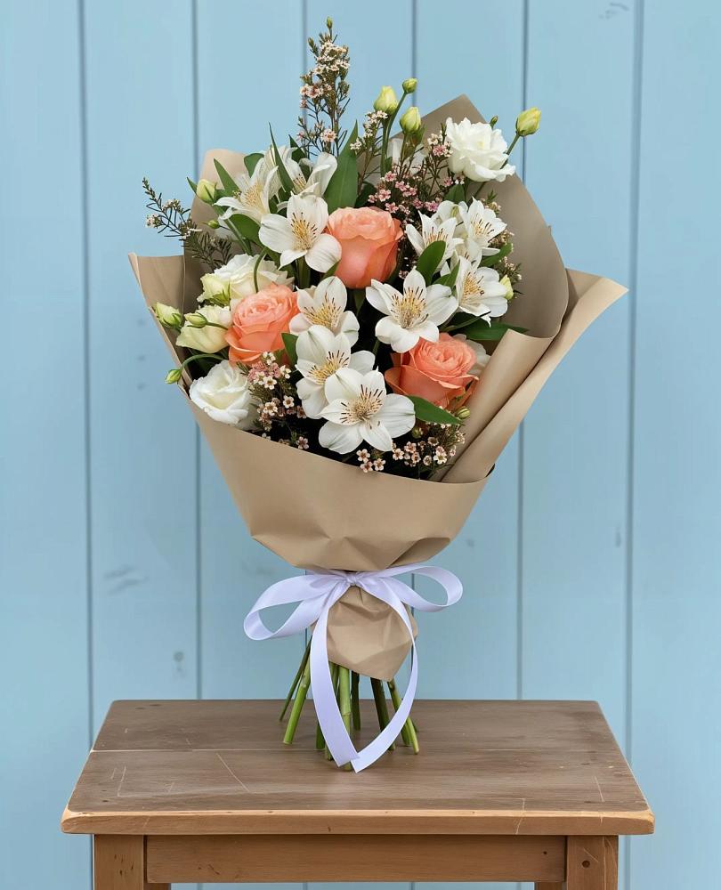 Букет цветов из: Альстромерии, Лизиантусы, Розы и Хризантемы в Бокино