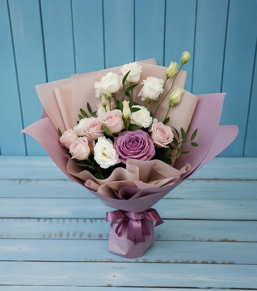 Букет цветов из: Розы и Лизиантусы в Бокино